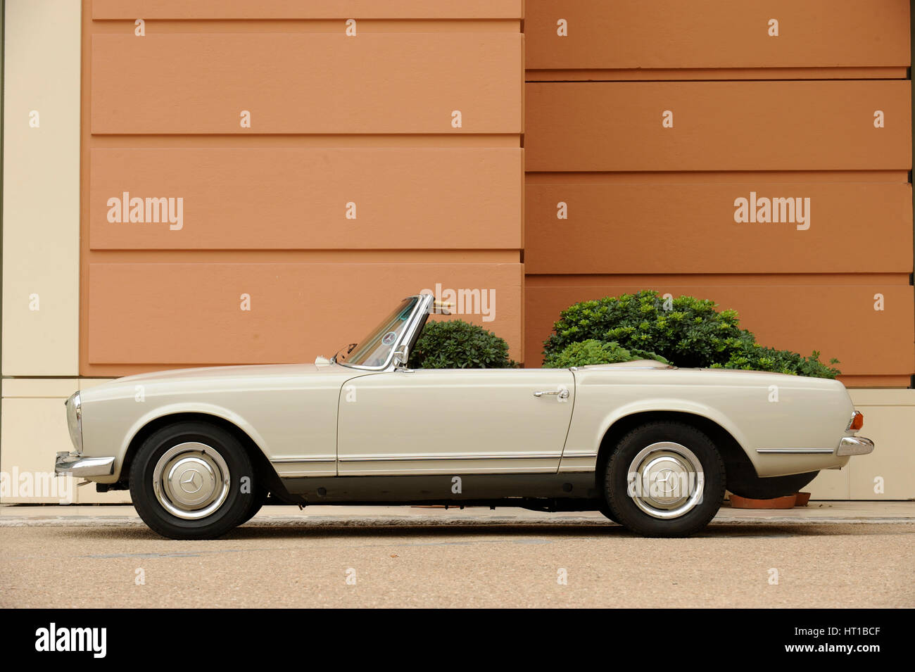 1960s mercedes 230sl hi-res stock photography and images - Alamy