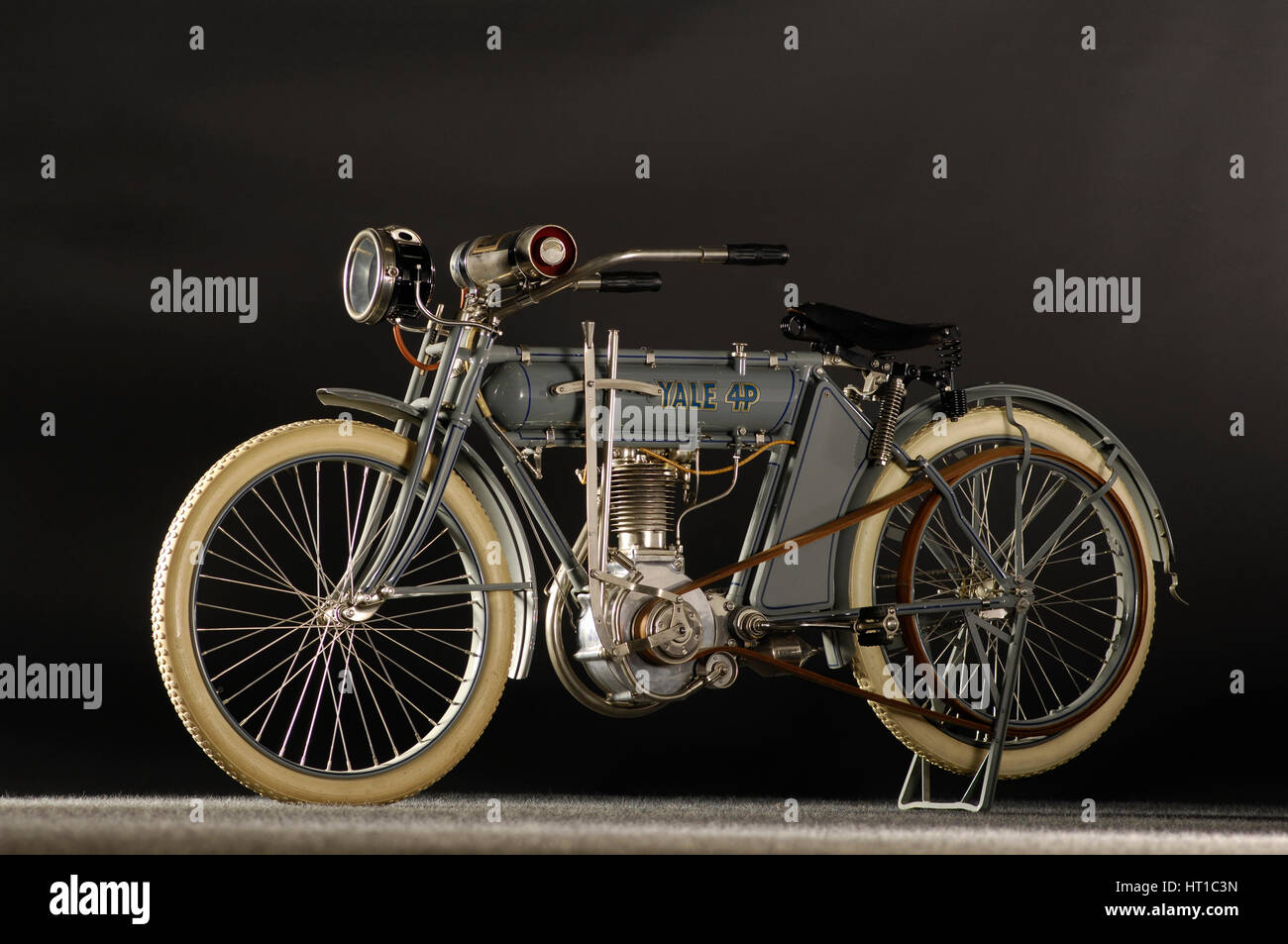 Yale 4 hp 1912. Artist Simon Clay Stock Photo Alamy