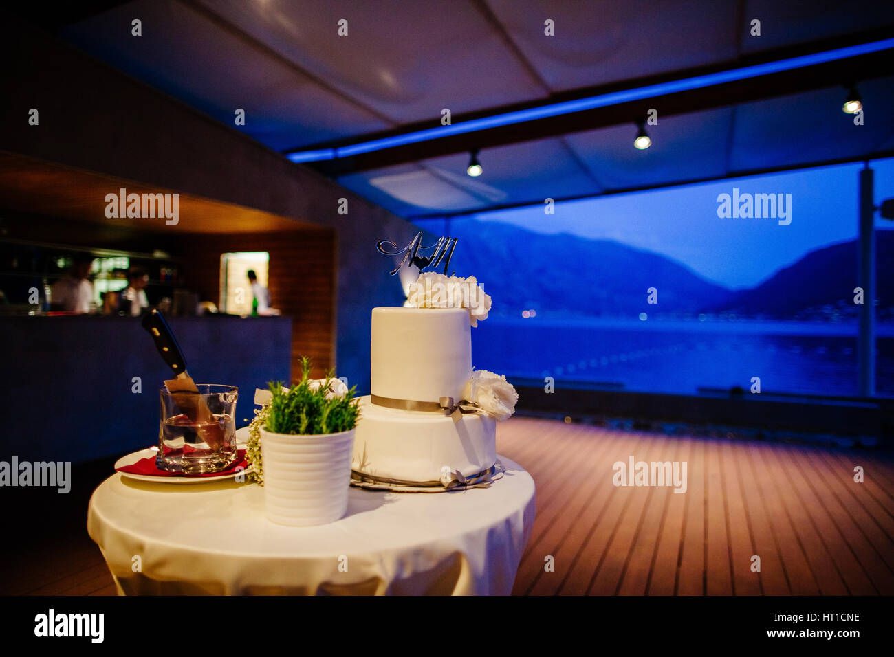 wedding cake with golden decoration Stock Photo - Alamy