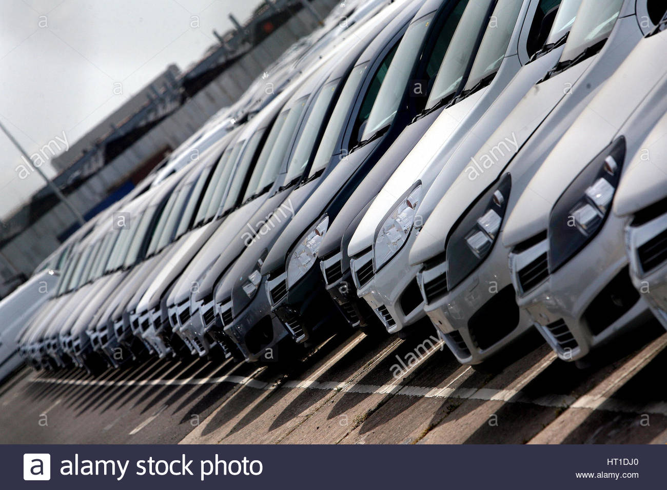 Vauxhall Cars At The Ellesmere Port Plant Where 1 Stock Photos