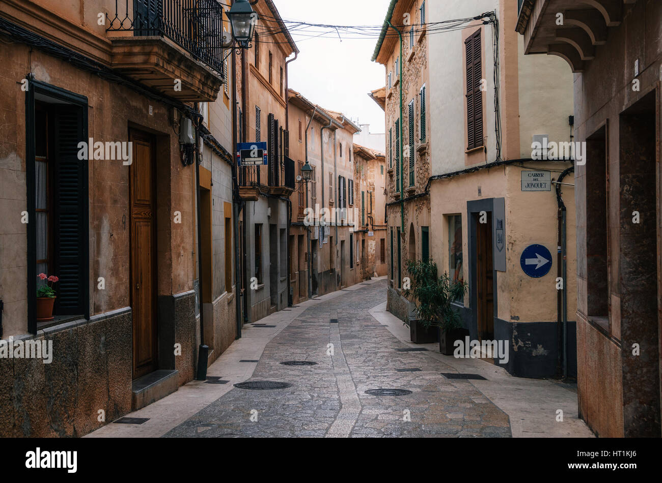 Narrow winding streets in historical town part of Pollensa with its traditional stone houses, Mallorca, Spain Stock Photo