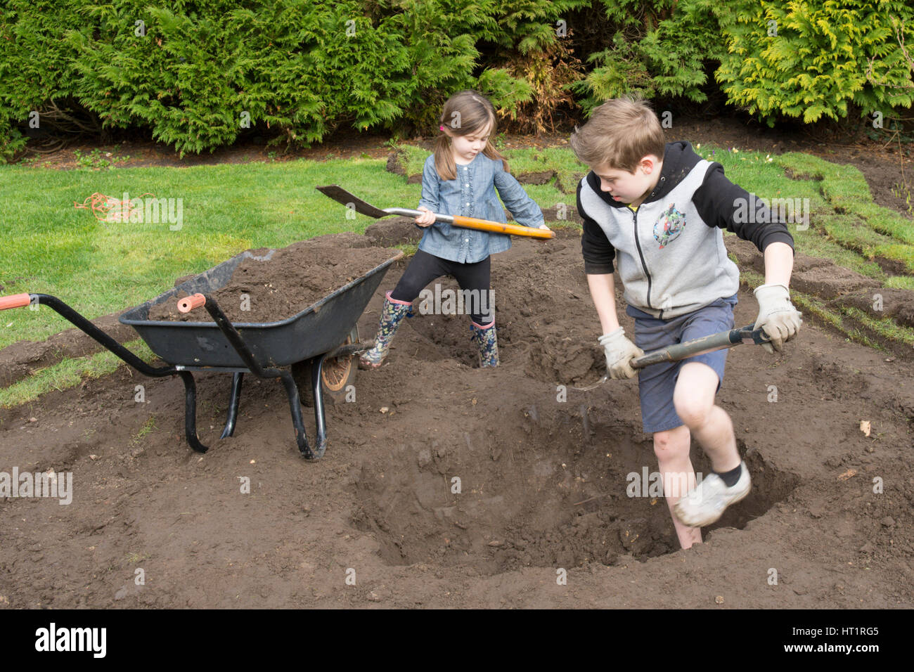 Girl digging hi-res stock photography and images - Alamy