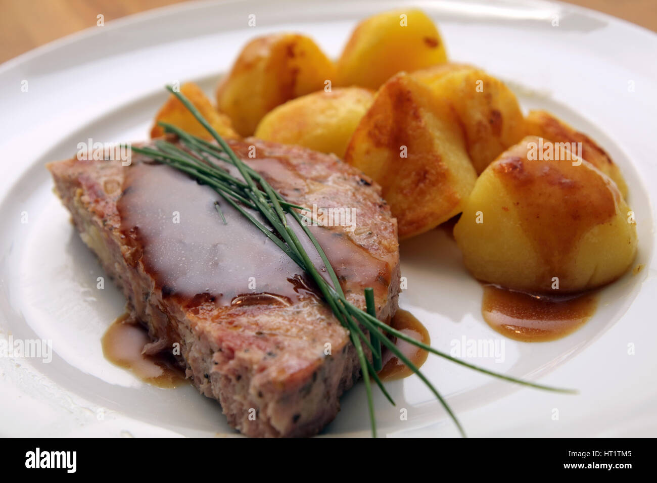 Pfälzer Saumagen mit Kartoffeln Stock Photo - Alamy