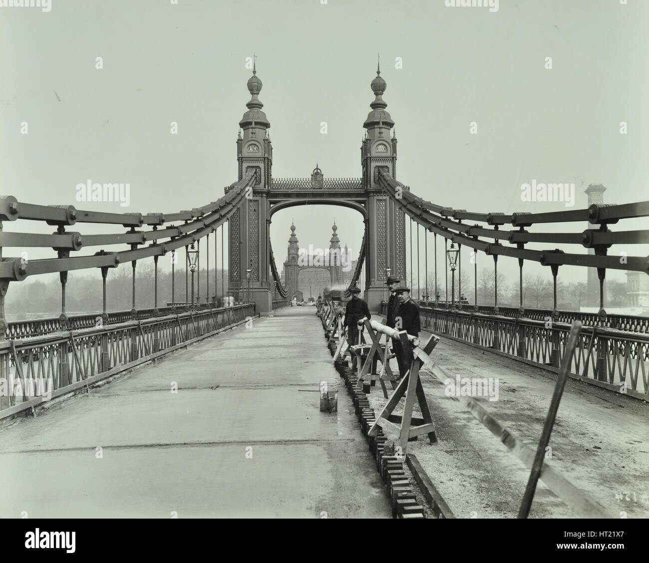 Workmen On Old Chelsea Bridge London 1921 Artist Unknown Stock   Workmen On Old Chelsea Bridge London 1921 Artist Unknown HT21X7 