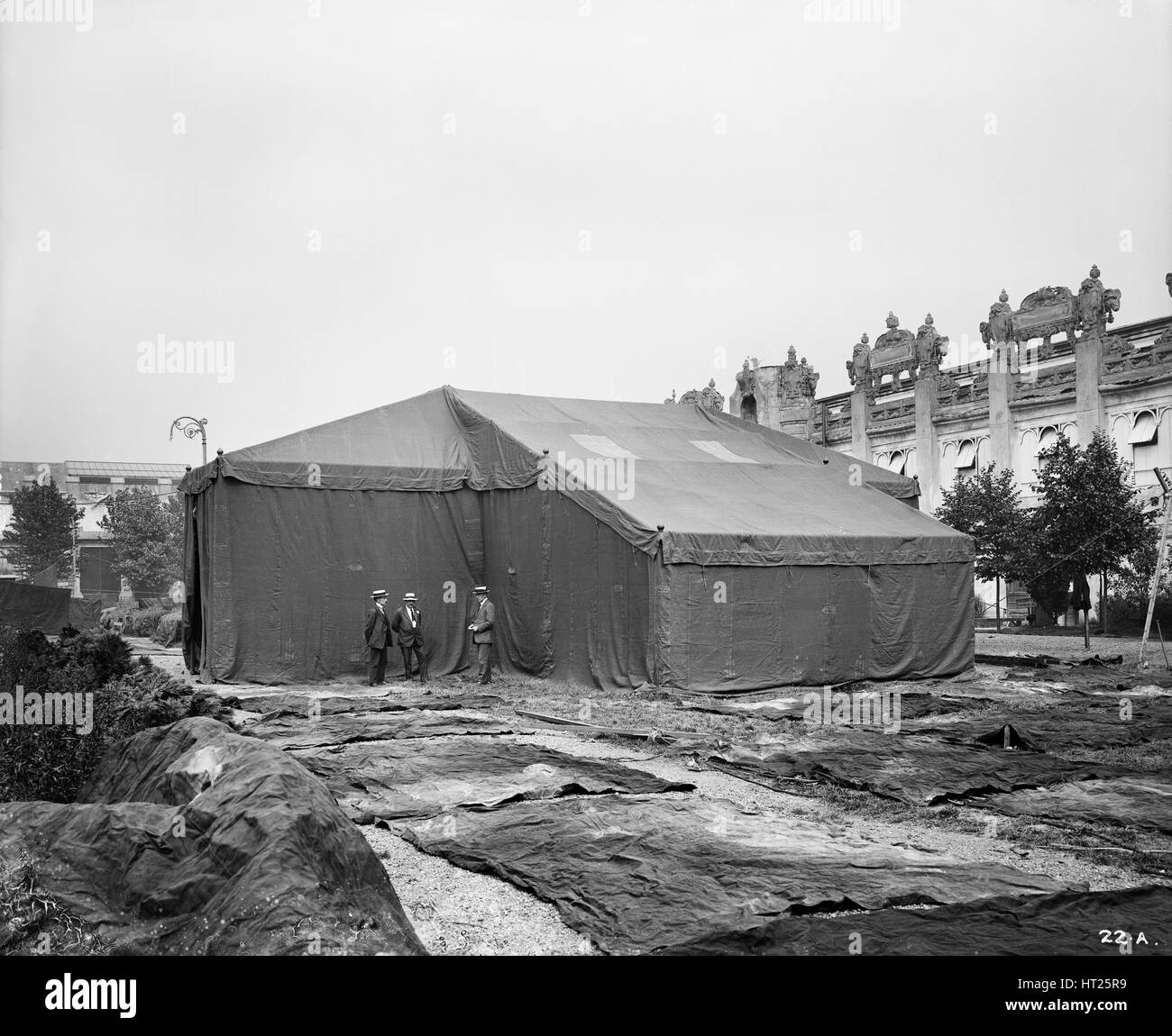 World war munitions factory workers hi-res stock photography and images ...