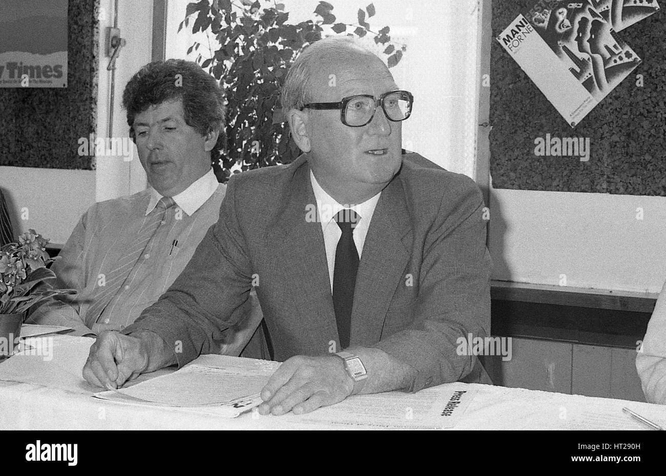 Gordon McClennan, General Secretary of the Communist Party of Great Britain, attends a press conference in London, England on May 30, 1989. Stock Photo
