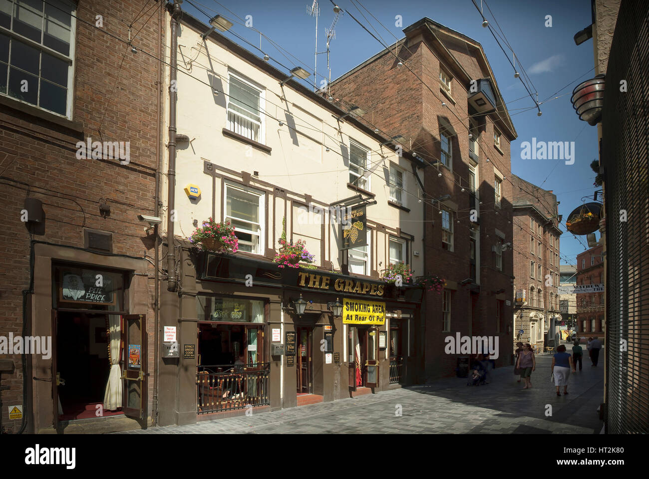 The Grapes public house on Mathew street Liverpool Stock Photo Alamy