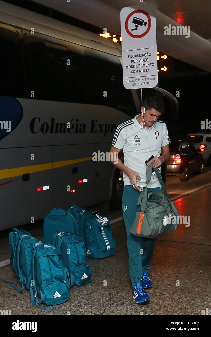 Guarulhos, Brazil. 06th Mar, 2017. The goalkeeper Vinicius, the SE Palmeiras during boarding, at Guarulhos International Airport, to the city of San Miguel de Tucuman, Argentina. Credit: Cesar Greco/FotoArena/Alamy Live News Stock Photo