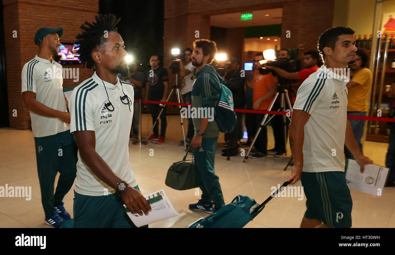Guarulhos, Brazil. 07th Mar, 2017. The player Ze Roberto, the SE Palmeiras during landing, the concentration of the team hotel in San Miguel de Tucuman, Argentina. Credit: Cesar Greco/FotoArena/Alamy Live News Stock Photo