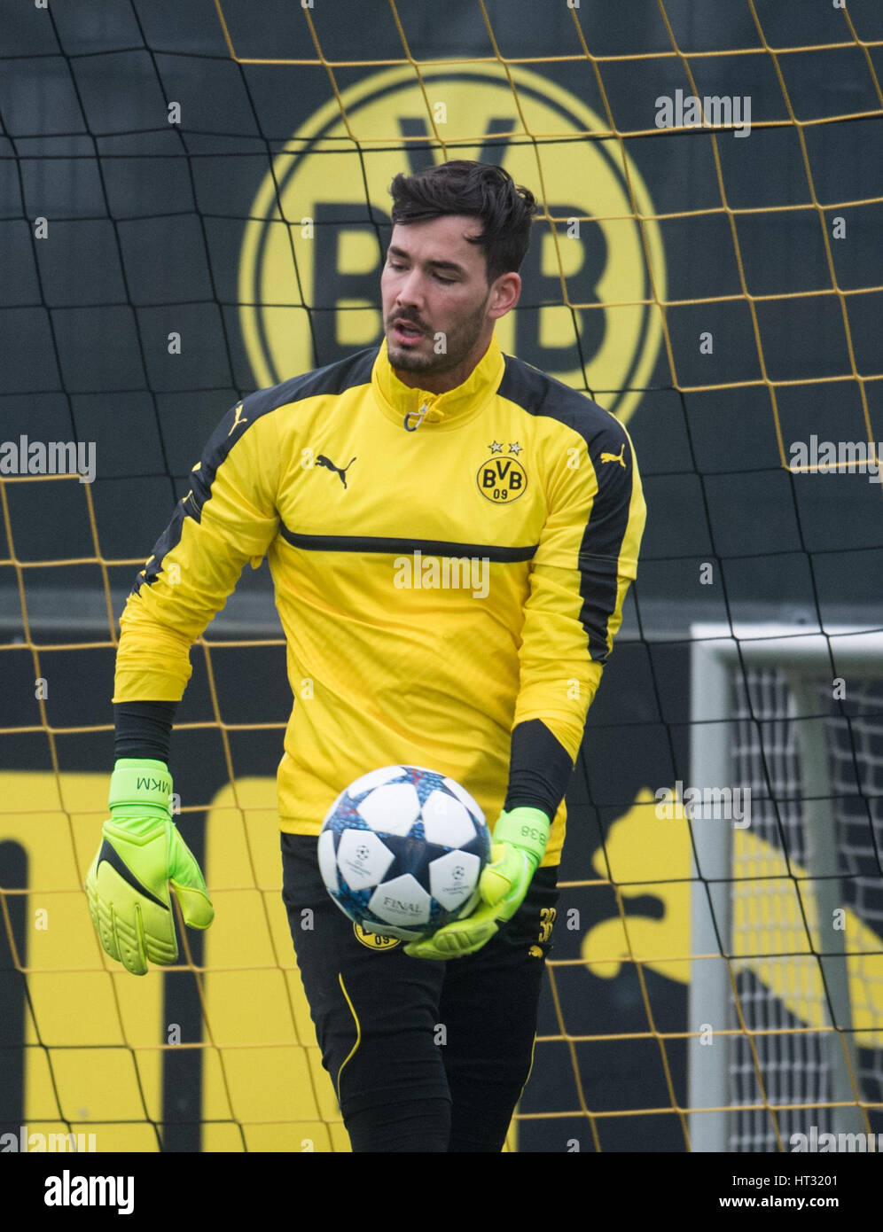 Dortmund, Germany. 7th Mar, 2017. Borussia Dortmund's goalkeeper Toman Buerki trains on the training grounds in Dortmund, Germany, 7 March 2017. BVB will meet Benfica Lissabon in the second round second legs of the Champions League (8.03.). Photo: Bernd Thissen/dpa/Alamy Live News Stock Photo
