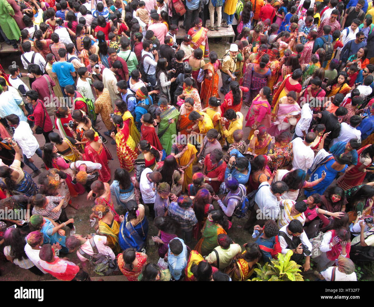 Students of Rabindrabharati University celebrating a mass holi festival in Jorashakho Tagore House on Tuesday before the Holi Festival, in Calcutta, West Bengal, India. Picture by Amit Datta (07.03.2017) Credit: Amit Datta/Alamy Live News Stock Photo