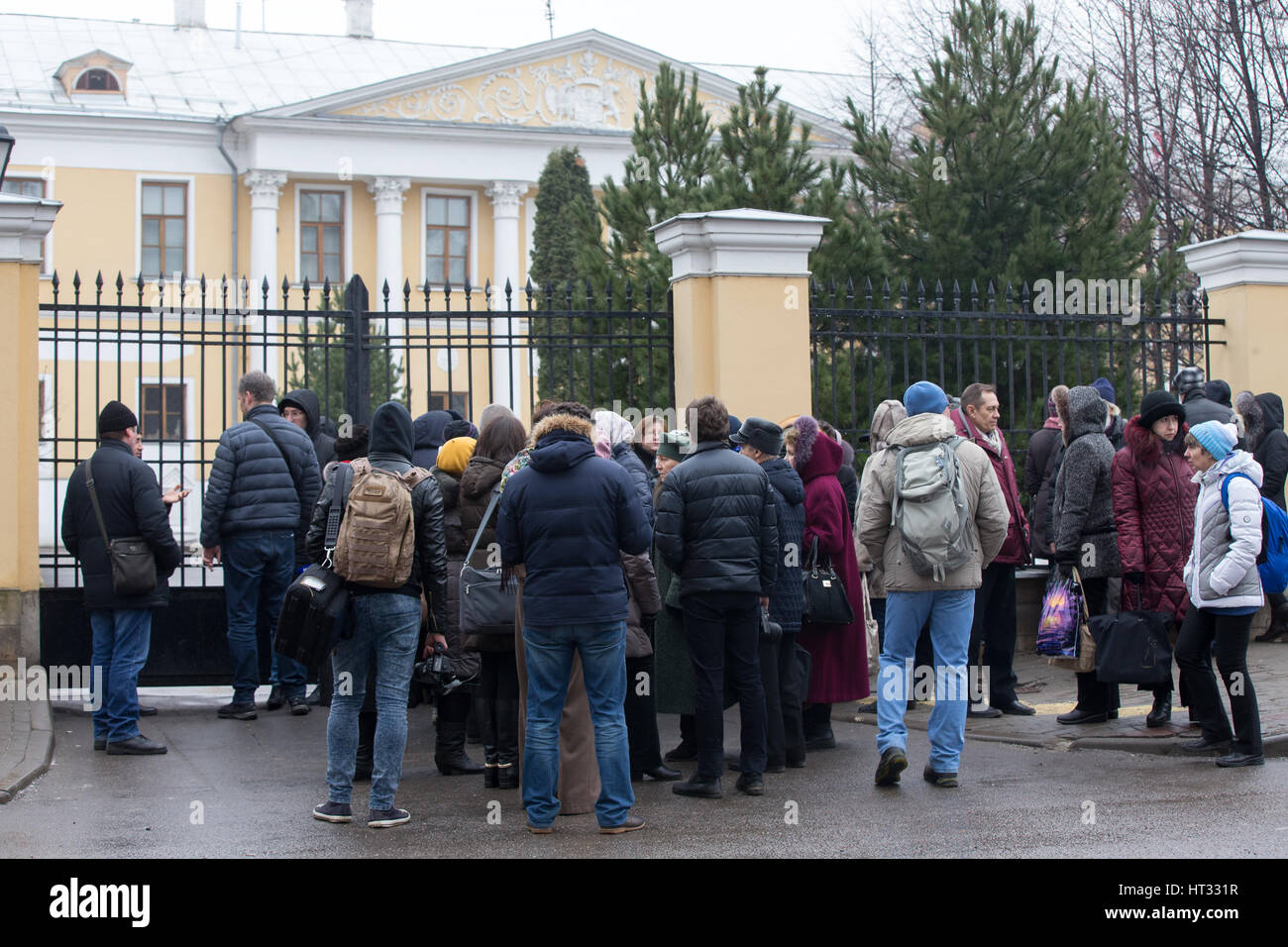 Moscow, Russia. 7th March 2017. People outside the International Centre of the Roerichs in Maly Znamensky Lane, the building blocked off and searched by police in connection with the Master Bank bankruptcy case. Credit: Victor Vytolskiy/Alamy Live News Stock Photo