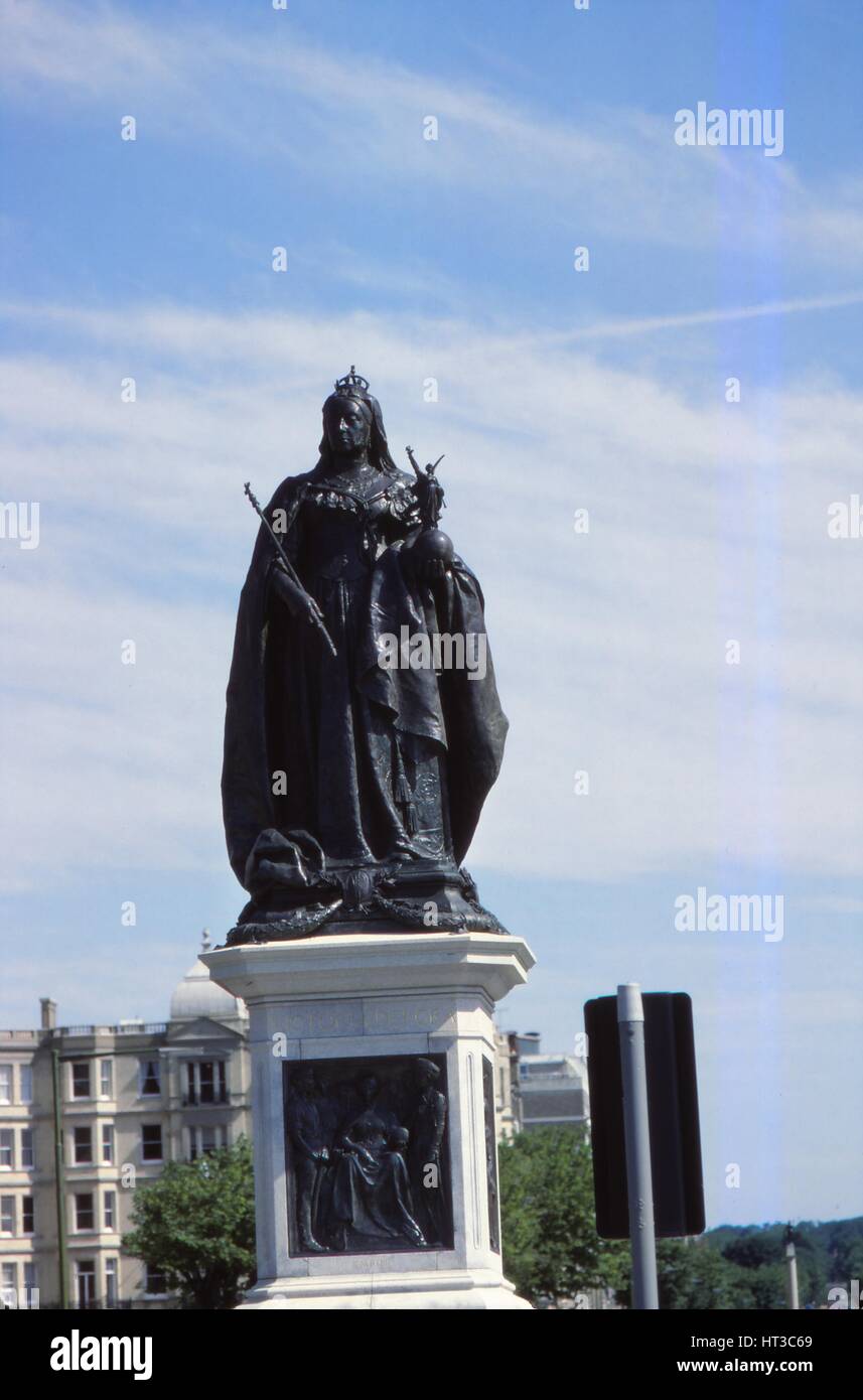 Queen Victoria Statue, Hove, Sussex, 20th century. Artist CM Dixon Stock Photo Alamy
