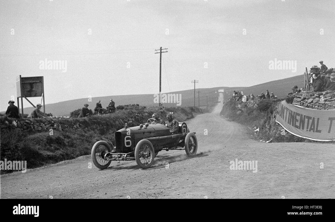 AJ Hancock's Vauxhall competing in the RAC Isle of Man TT race, 10 June 1914. Artist: Bill Brunell. Stock Photo