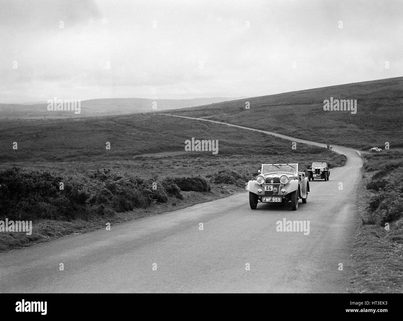 MG Shorey's Riley Lynx leading AL Baker's MG Magnette at the MCC ...