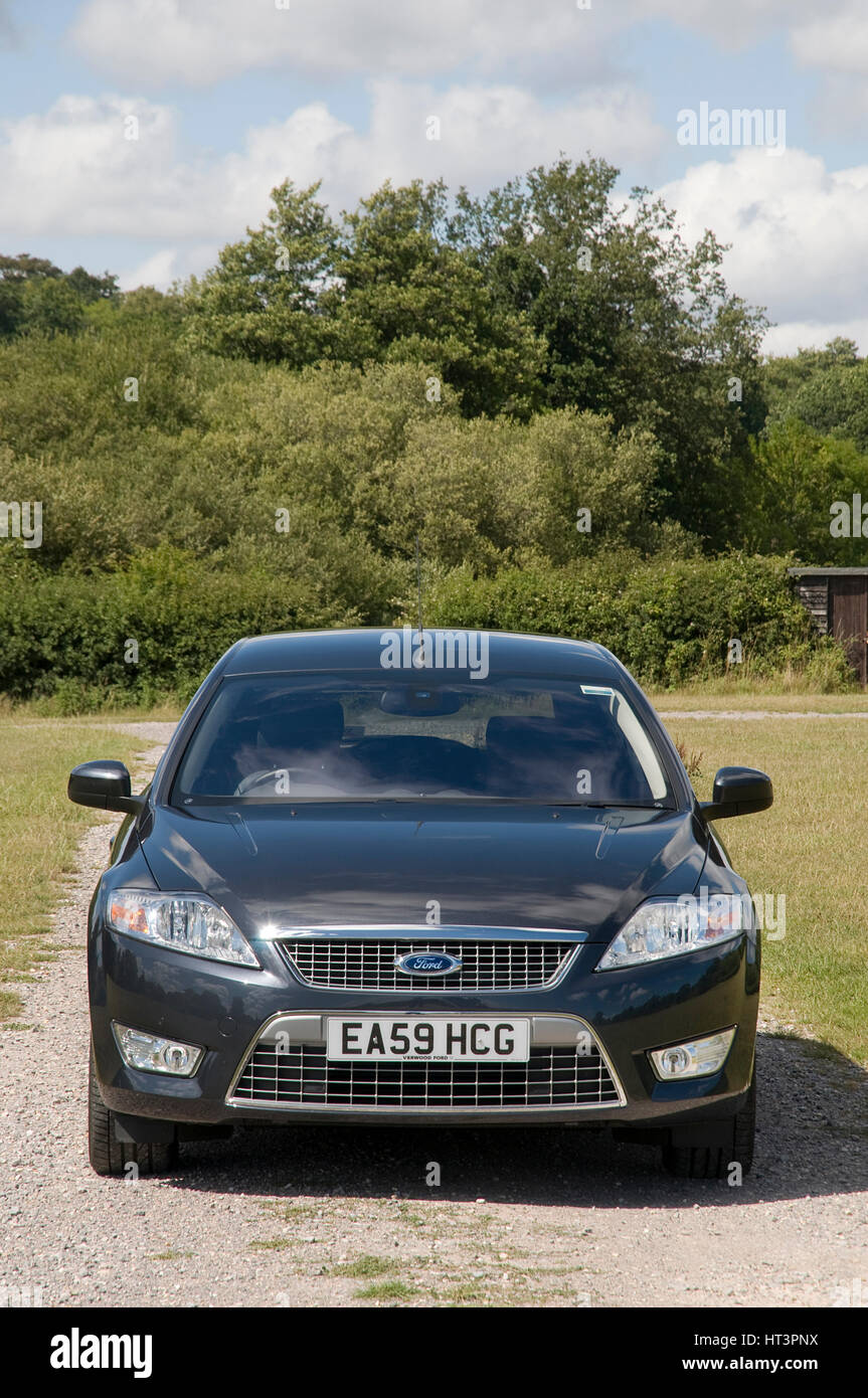 Mondeo estate hi-res stock photography and images - Alamy