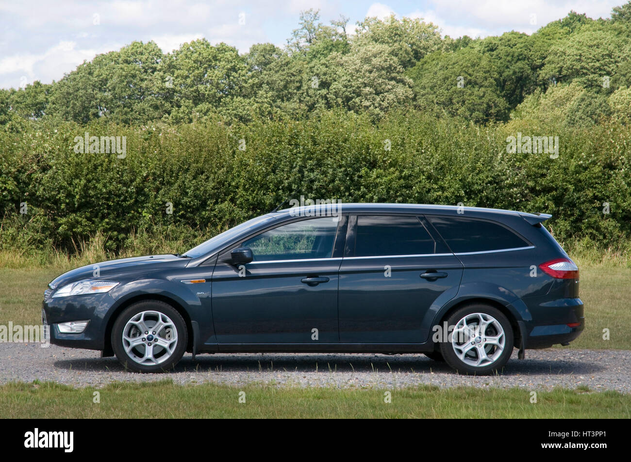 Ford mondeo side hi-res stock photography and images - Alamy