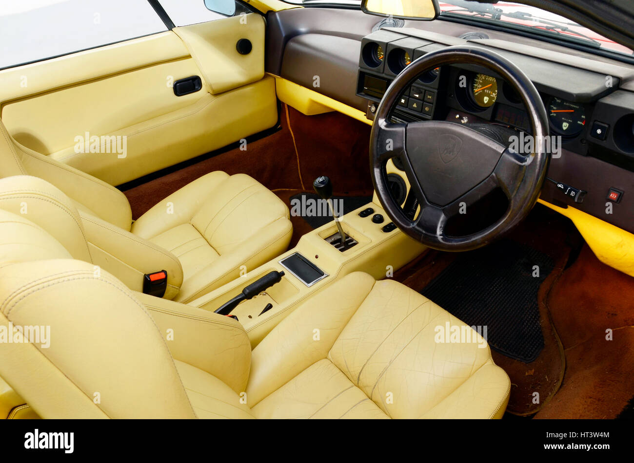 Italian sports cars 1980s hires stock photography and images Alamy