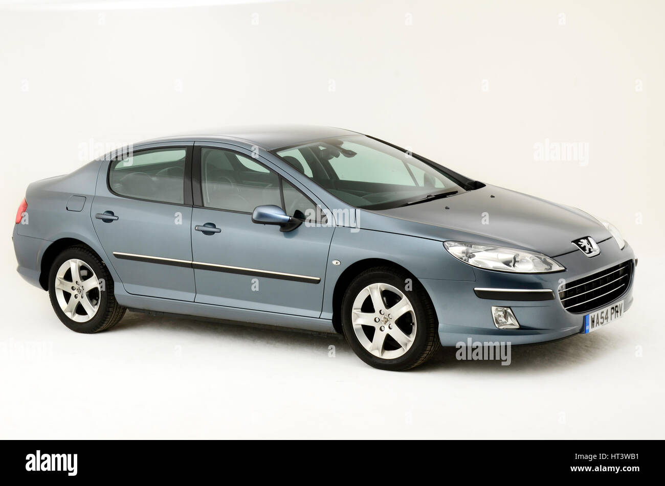 Car, Peugeot 407 2.0 HDI, Limousine, medium class, model year 2004-,  anthracite, standing, upholding, diagonal from the back, re Stock Photo -  Alamy