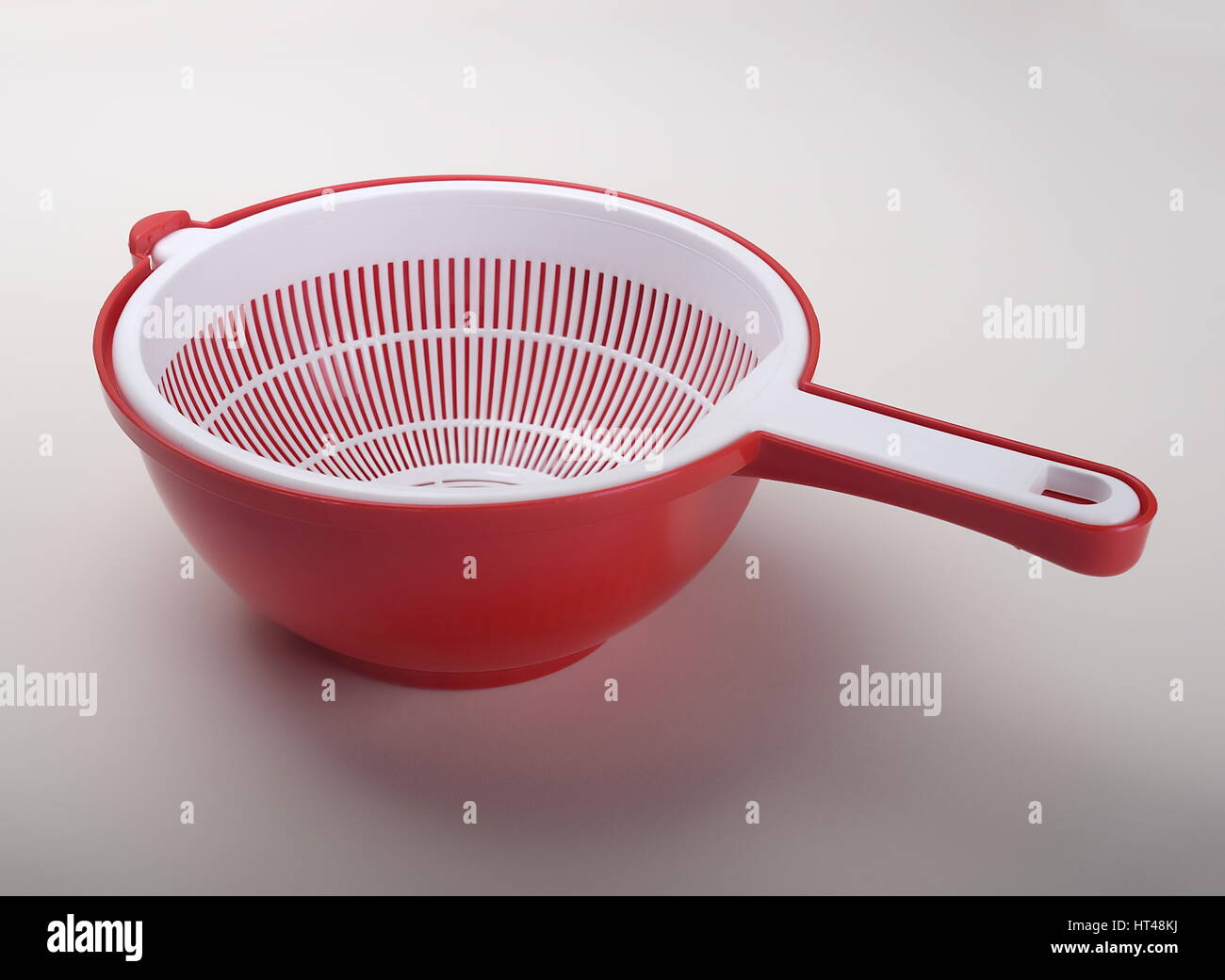 Plastic colander hi-res stock photography and images - Alamy