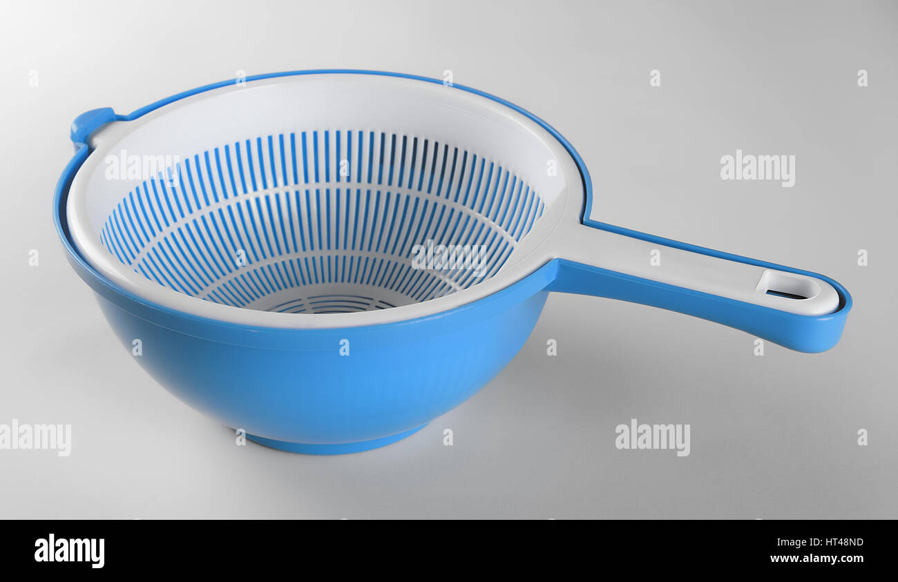 plastic colanders strainers