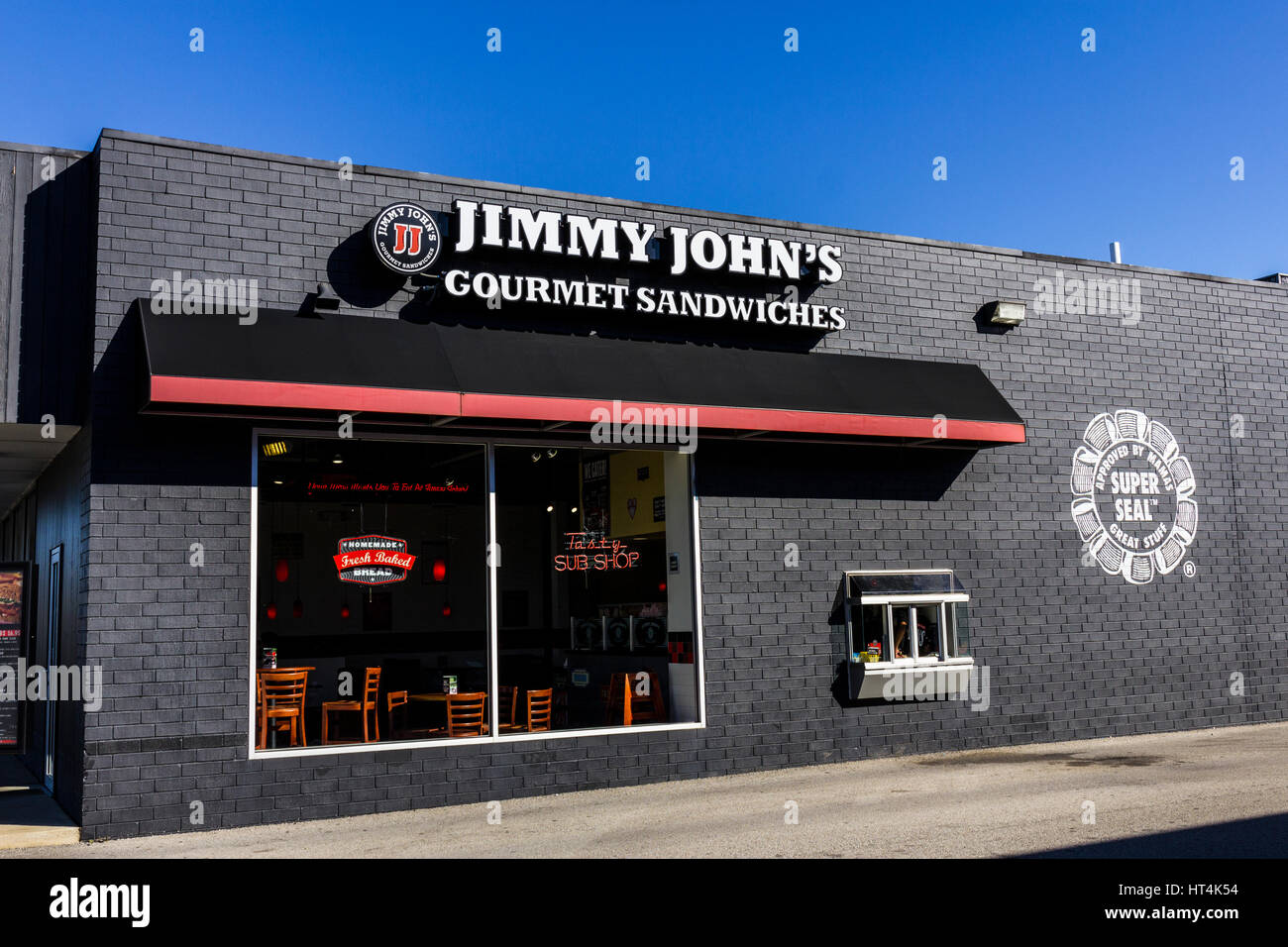 Indianapolis - Circa October 2016: Jimmy John's Gourmet Sandwich Restaurant. Jimmy John's is known for their fast delivery II Stock Photo