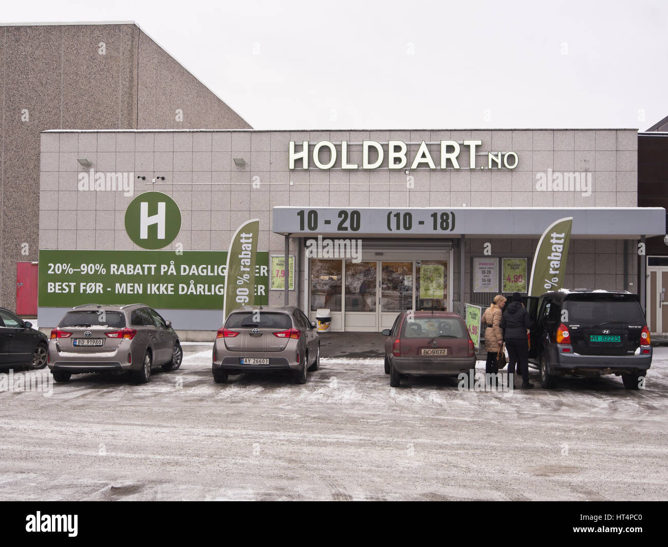 Holdbart.no, a shop that sells food passing best before date, at reduced price, an attempt at less waste and increased sustainability, Vestby Norway Stock Photo