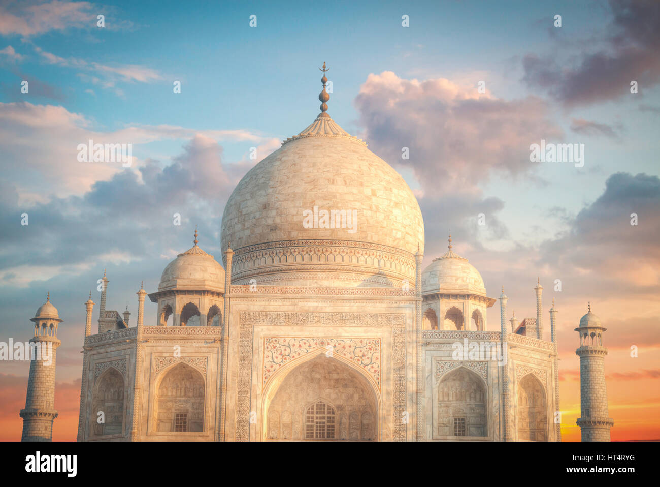 Taj Mahal . white marble mausoleum on the south bank of the Yamuna ...
