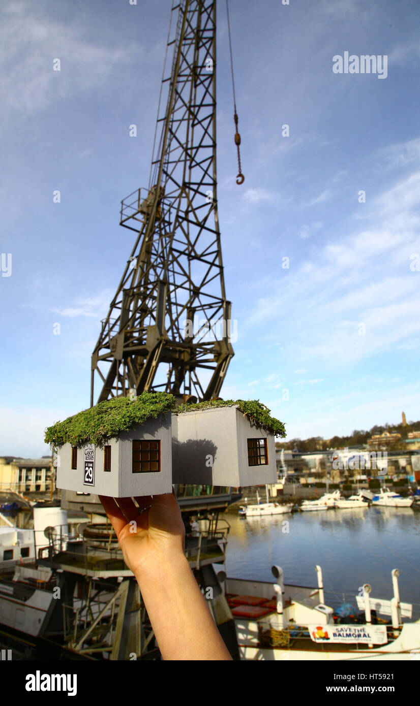 Crane treehouse hires stock photography and images Alamy