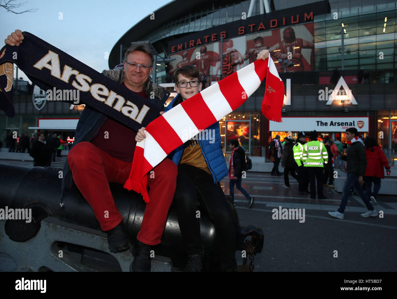 Second leg emirates stadium hi-res stock photography and images - Alamy