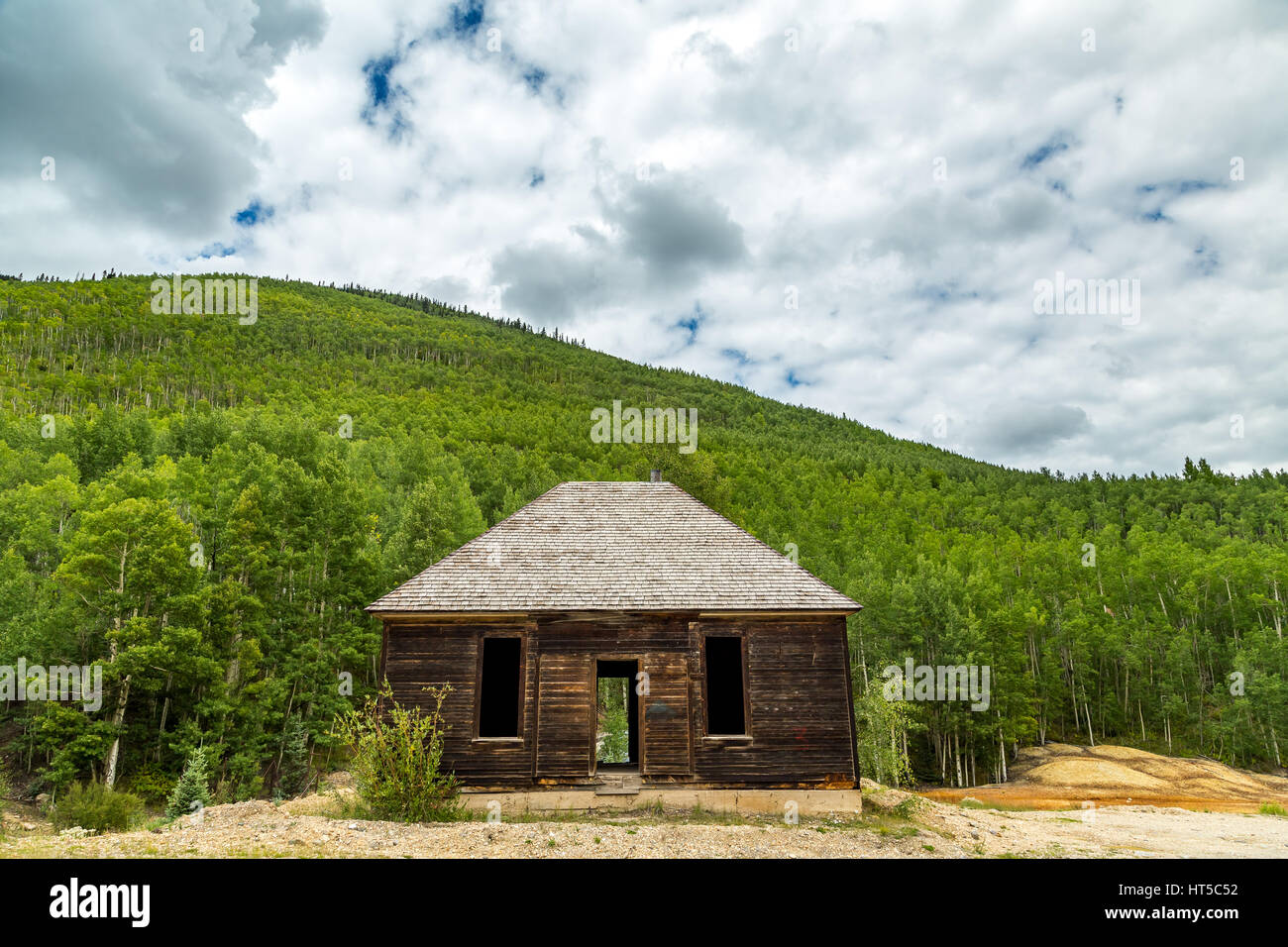 An abandoned cabin sits alongside the San Juan Skyway, a 233 mile loop in southwest Colorado traversing the heart of the San Juan Mountains festuring  Stock Photo