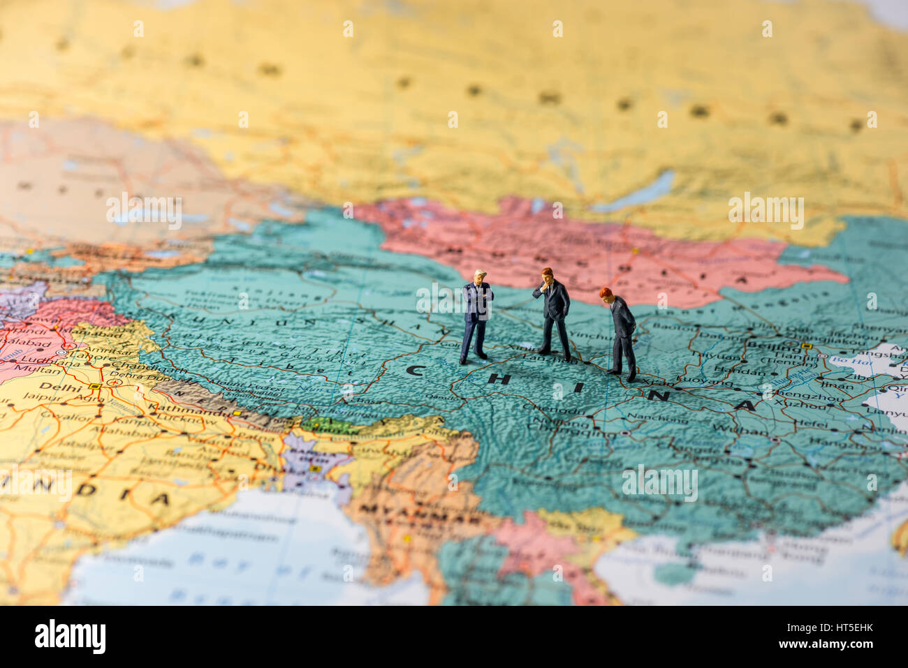 Miniature people on map hi-res stock photography and images - Alamy
