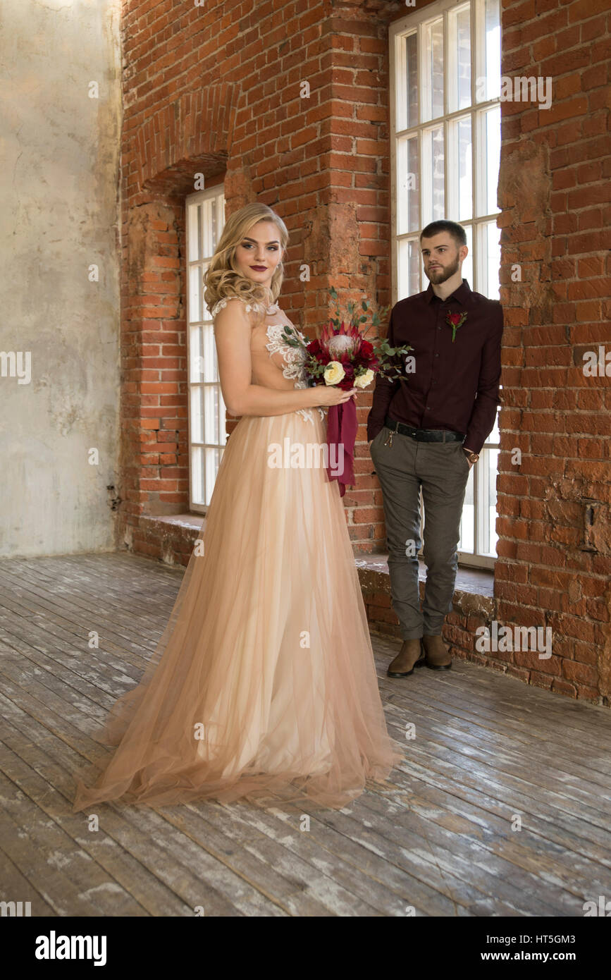 Bride and groom pose at wedding ceremony Stock Photo - Alamy