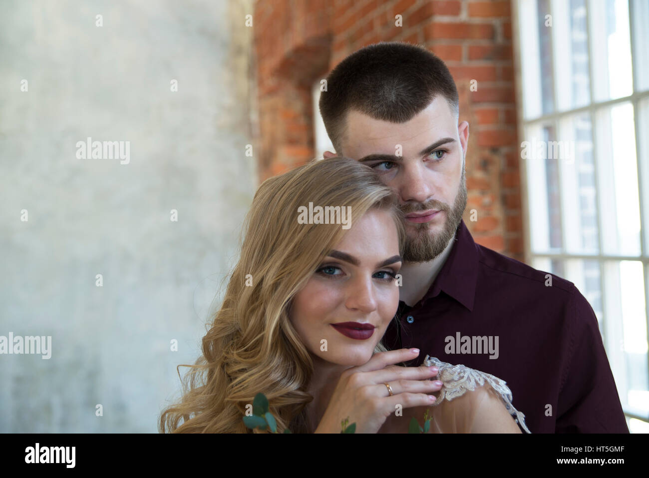 Bride and groom pose at wedding ceremony Stock Photo - Alamy