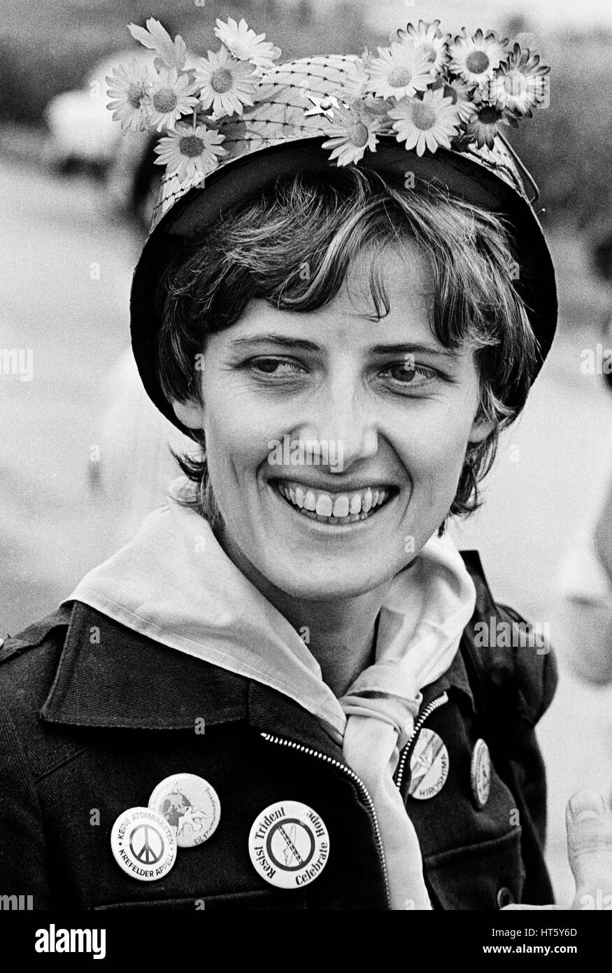 Mutlangen, Germany, 01.Sept.1983: PETRA KELLY (* 29 November 1947, † probably 1 October 1992), co-founder of the german Green Party "Die Gruenen" with a decorated steel helmet on a peace demonstration in Mutlangen, Germany Stock Photo