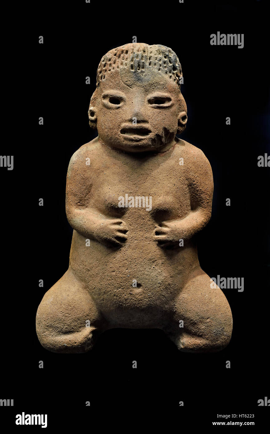 Clay figure Pre-Class Mexico Tlaxcala 21,1 x 14,2 x 9,7 cm   The Mayans - Maya - Mayan Mexico Mesoamerican - Pre Columbian civilization  Central America ( 2600 BC - 1500 AD ) American Stock Photo