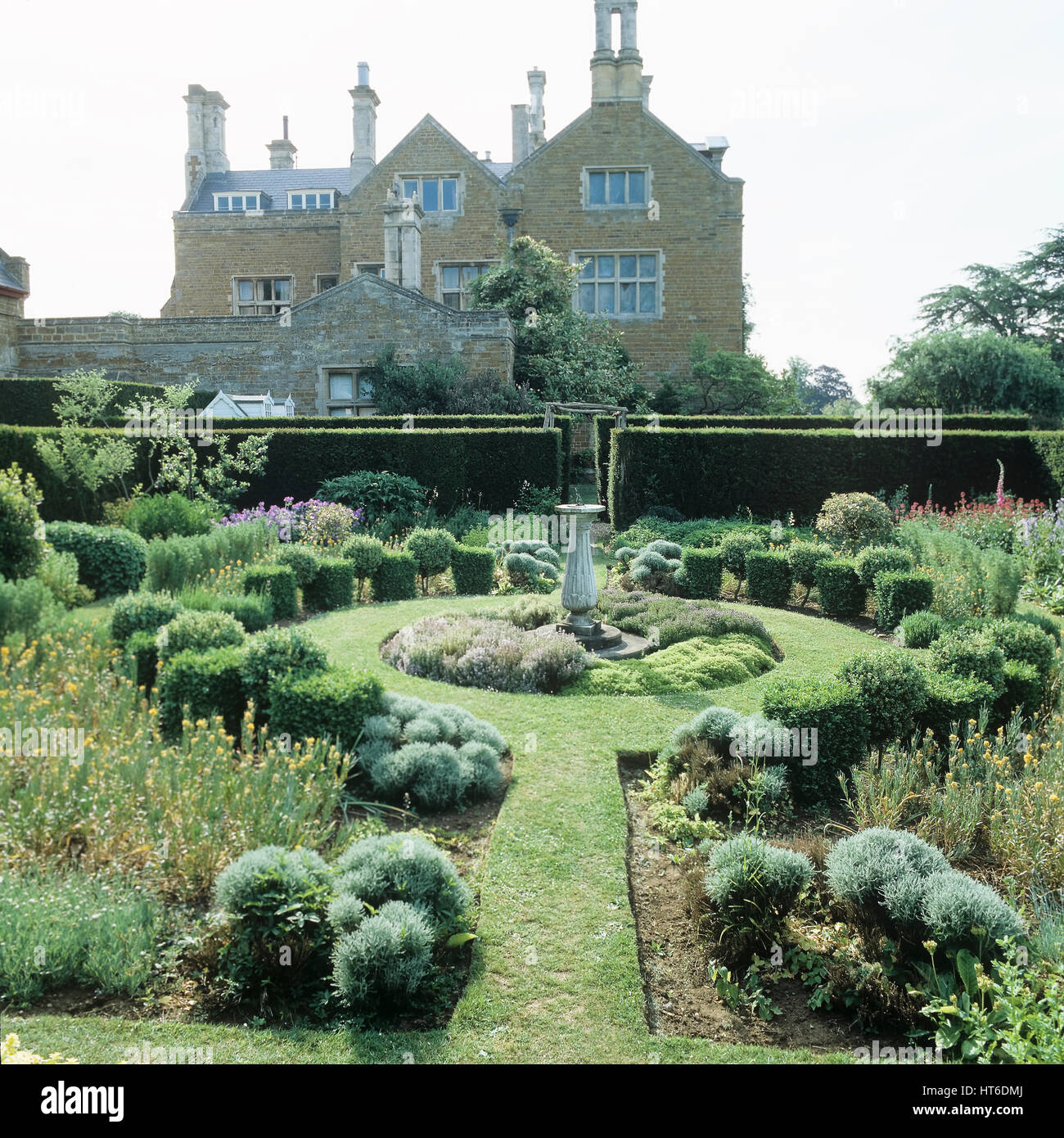 Garden gardens formal topiary hedges hi-res stock photography and ...