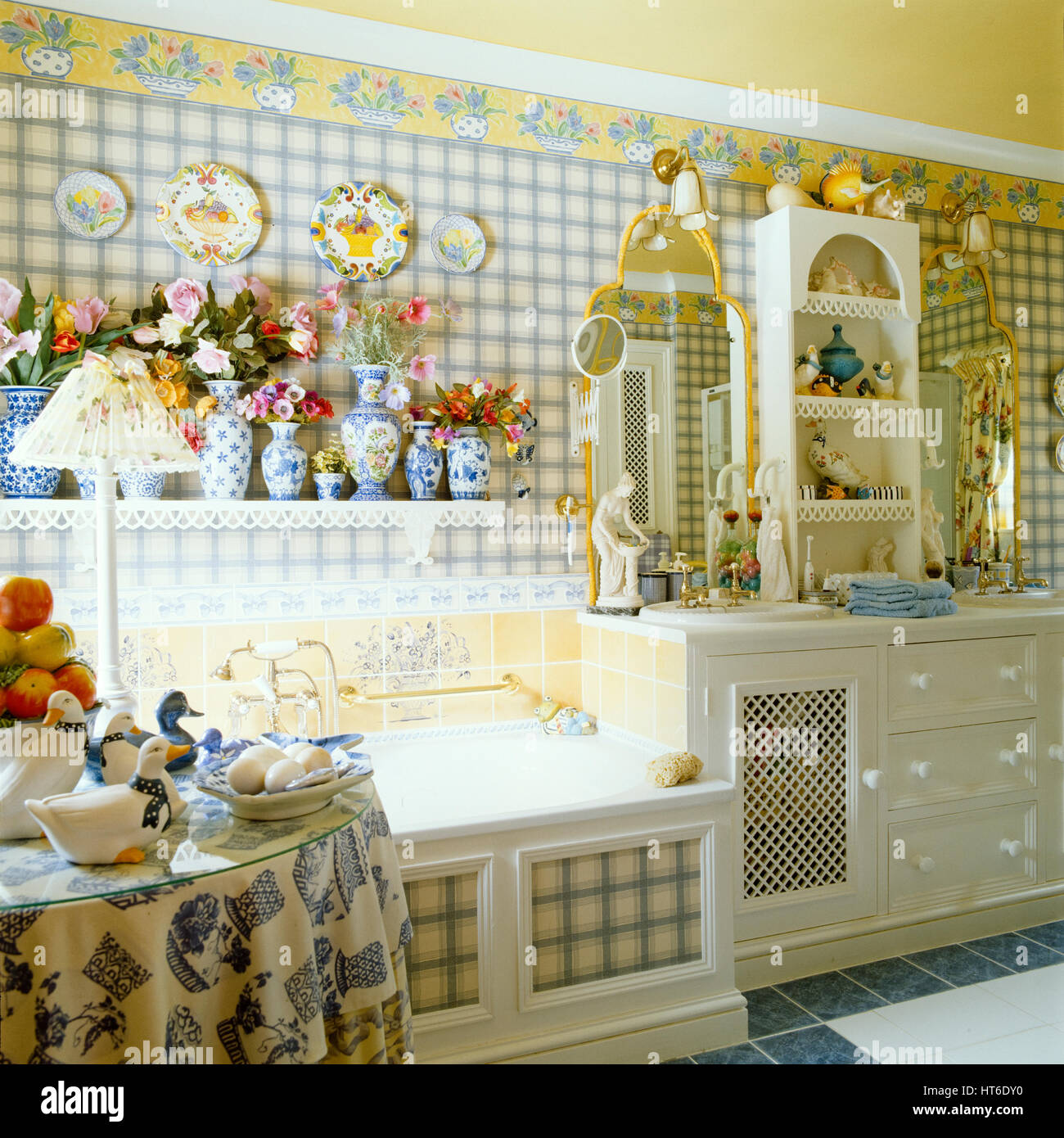 Retro style bathroom Stock Photo - Alamy