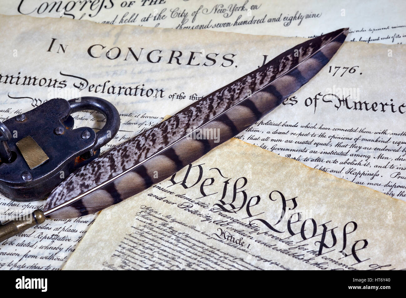 difference between us constitution and declaration of independence