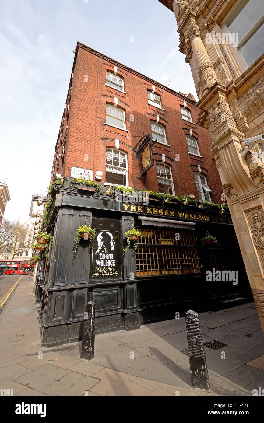The Edgar Wallace pub in Essex Street, and Devereux Court, London WC2 Stock Photo