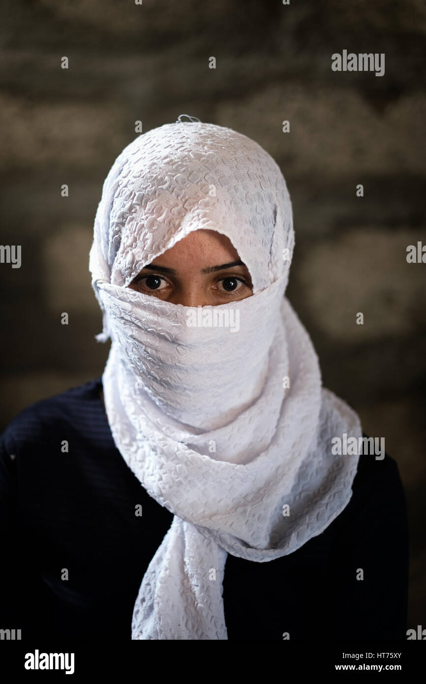 Young Yazidi Woman Held As A Sex Slave By Isis At An Idk Camp Near Dohuk Kurdistan Iraq Stock 