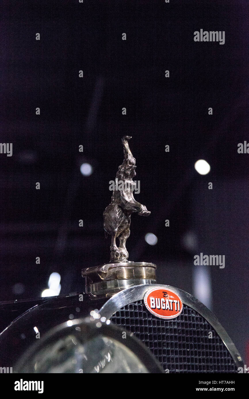 Los Angeles, CA, USA — March 4, 2017 Rearing elephant hood ornament on