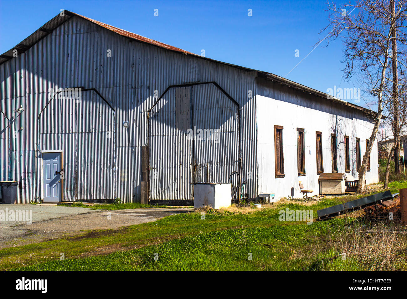 Old Tin Sided Warehouse With Large Double Doors Stock Photo Alamy