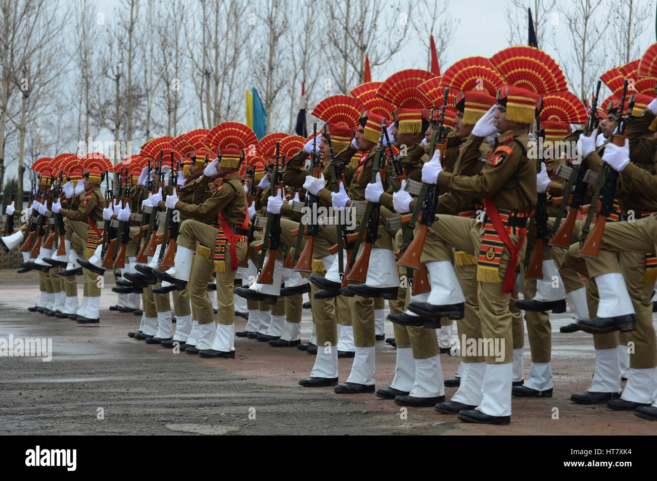 Soldiers Bsf Border Security Force Hi-res Stock Photography And Images 