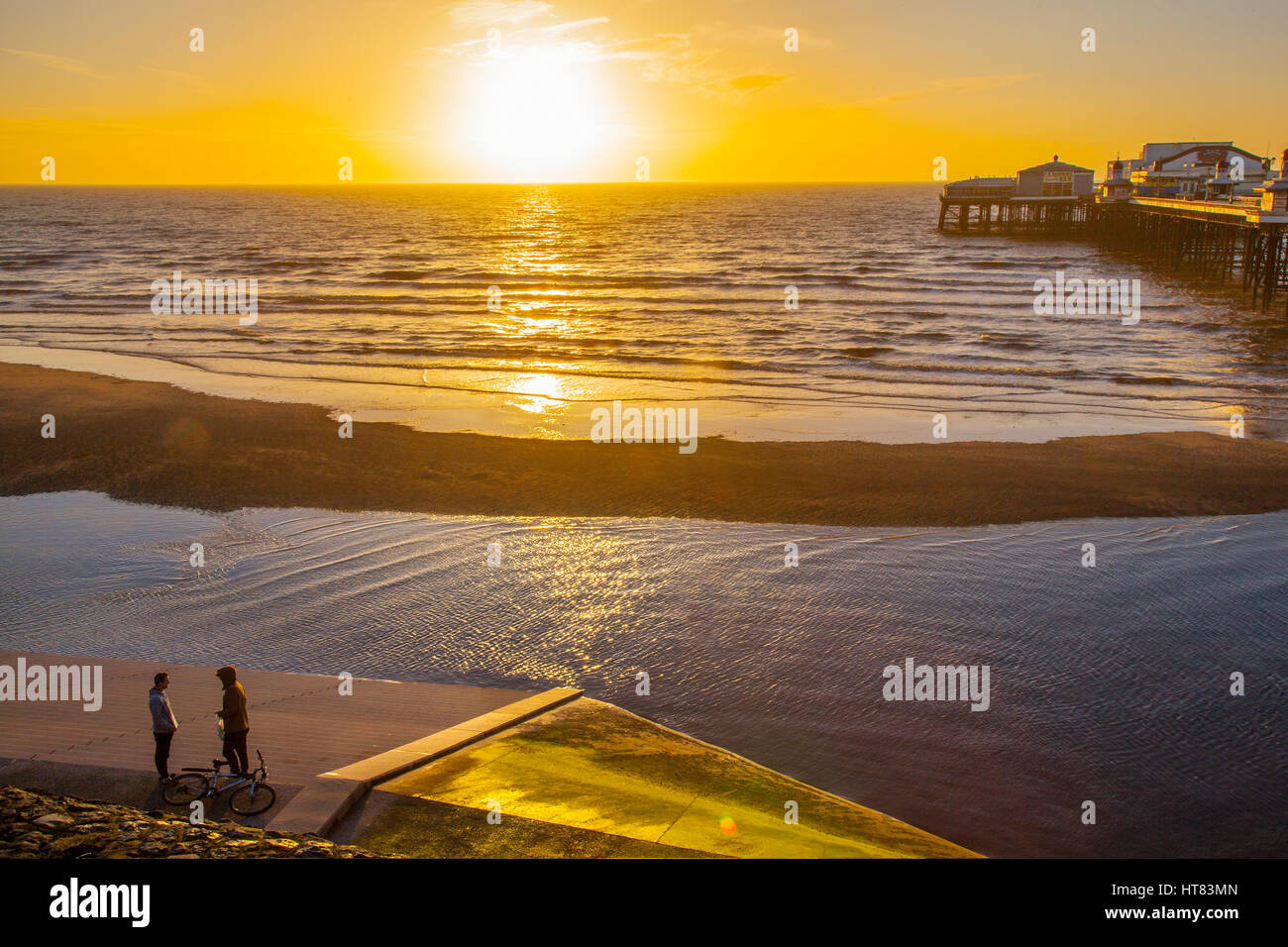 Blackpool Spring Beach and promenade at Blackpool, UK. 8th March 2017. Irish Sea pier ...
