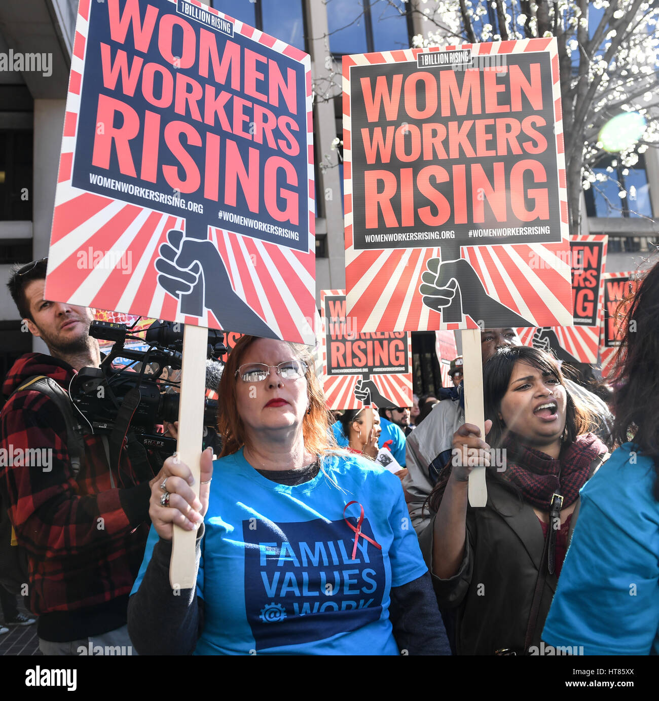 Washington, USA. 8th Mar, 2017. A rally with women workers on International Women's Day is held at the U.S. Department of Labor in Washington, DC, the United States, on March 8, 2017. The rally here on Wednesday called for an end to workplace violence and harassment and promotion of pay equity, a fair living wage, paid leave, and labor rights for women at work. Credit: Bao Dandan/Xinhua/Alamy Live News Stock Photo