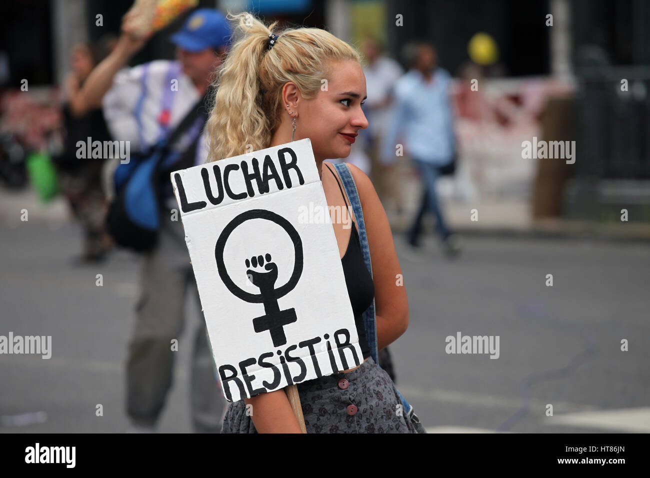 Buenos Aires, Argentina. 8th Mar, 2017. Gathering under the slogan Ni Una Menos hundreds of thousands of women across Argentina yesterday protested against gender violence and femicide in mass rallies across many cities, including Buenos Aires City, marching from the Congreso (Parliament) to the Plaza de Mayo. Credit: Claudio Santisteban/ZUMA Wire/Alamy Live News Stock Photo
