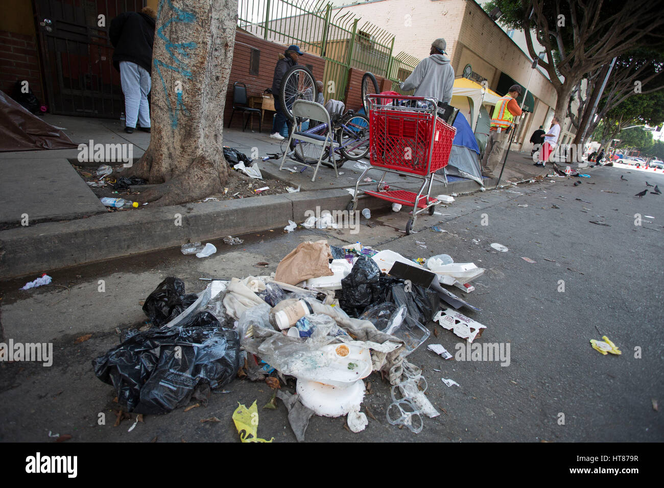 Los Angeles, California, USA. 6th Jan, 2017. Trash is pictured on Los
