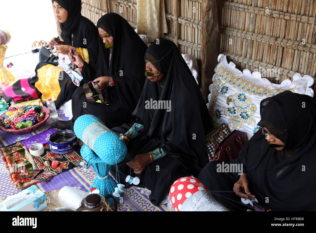 Dubai Traditional Clothing Women 2026.Dubai, women, traditional clothes Stock Photo - Alamy
