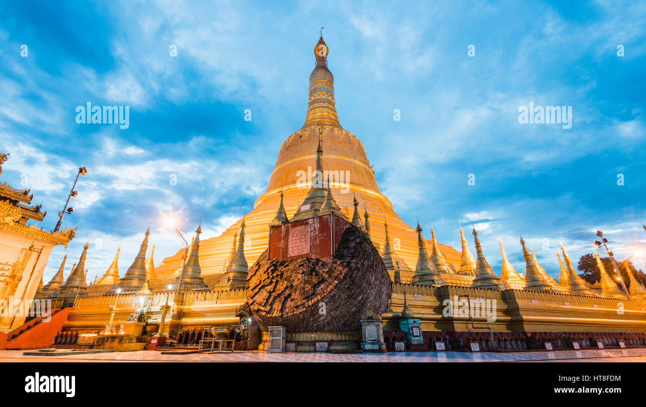 Shwemawdaw Pagoda (Shwemawdaw Pagoda) the hightest pagoda in myanmar locate in bago , myanmar Stock Photo